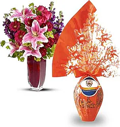 Bouquet in warm colors with Easter egg