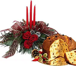 Centrotavola natalizio con 3 rose rosse e panettone