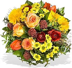 Bouquet di Fiori misti di stagione dai toni solari Giallo, Arancio e Rosso confezionato con verde decorativo
