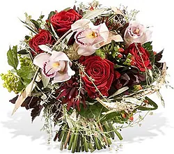 Roselline e fiori misti dai toni bianchi e rossi